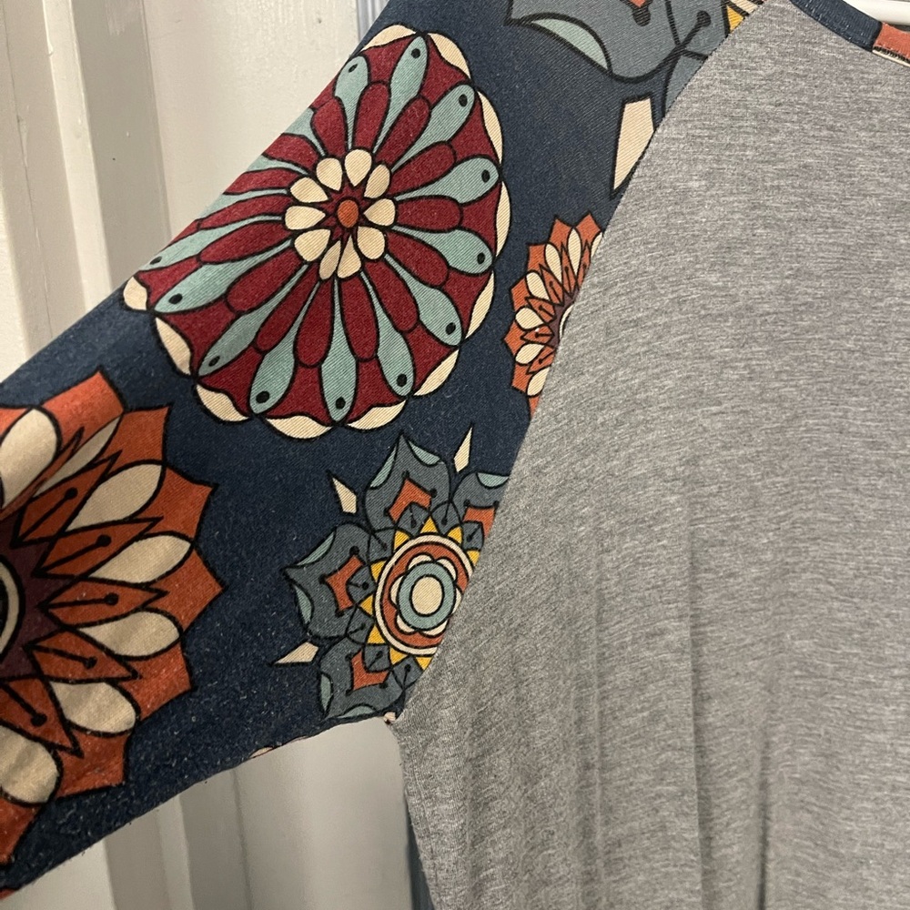 Lularoe- Randy top- size medium- - Picture 3 of 5